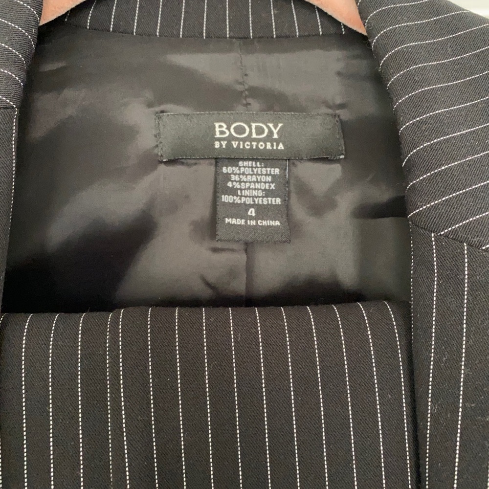 Suits - Picture 5 of 5